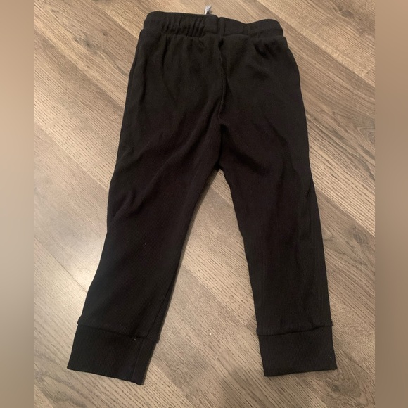 Cat & Jack Black Joggers with pocket 3T used new condition - Picture 3 of 3